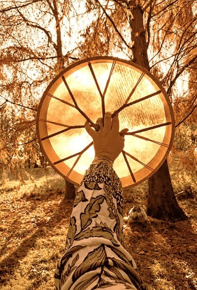 Tambour chamanique, un des outils utilisé lors des soins énergétiques et rituels sacrés